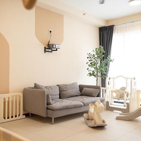 Fantasy Funland Retreat By The Only Bnb Tanjung Tokong Esterno foto