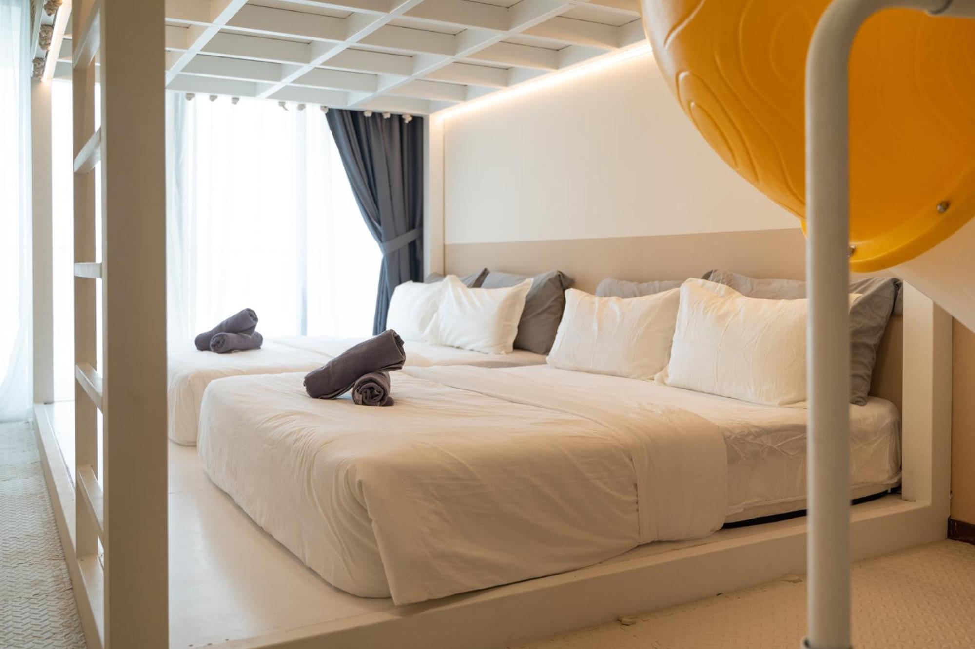 Fantasy Funland Retreat By The Only Bnb Tanjung Tokong Esterno foto