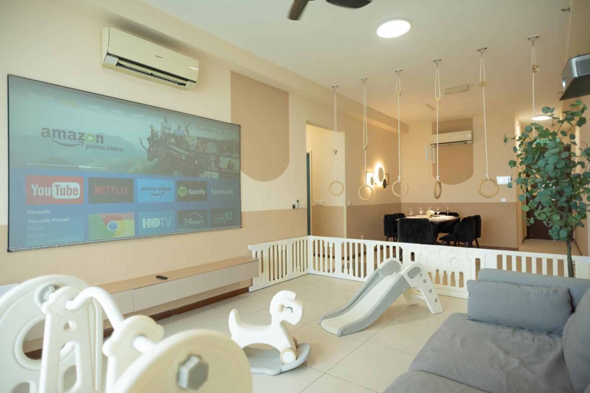 Fantasy Funland Retreat By The Only Bnb Tanjung Tokong Esterno foto